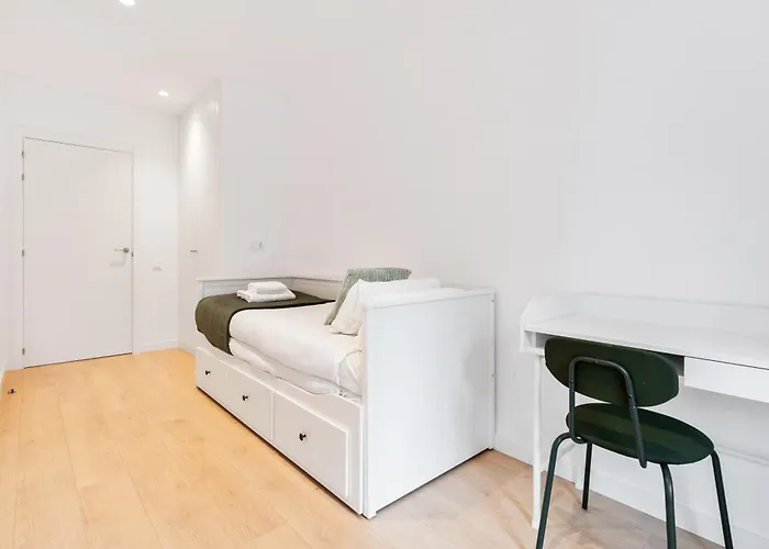 Diagonal Mar Monthly 2br Pools Parking *
